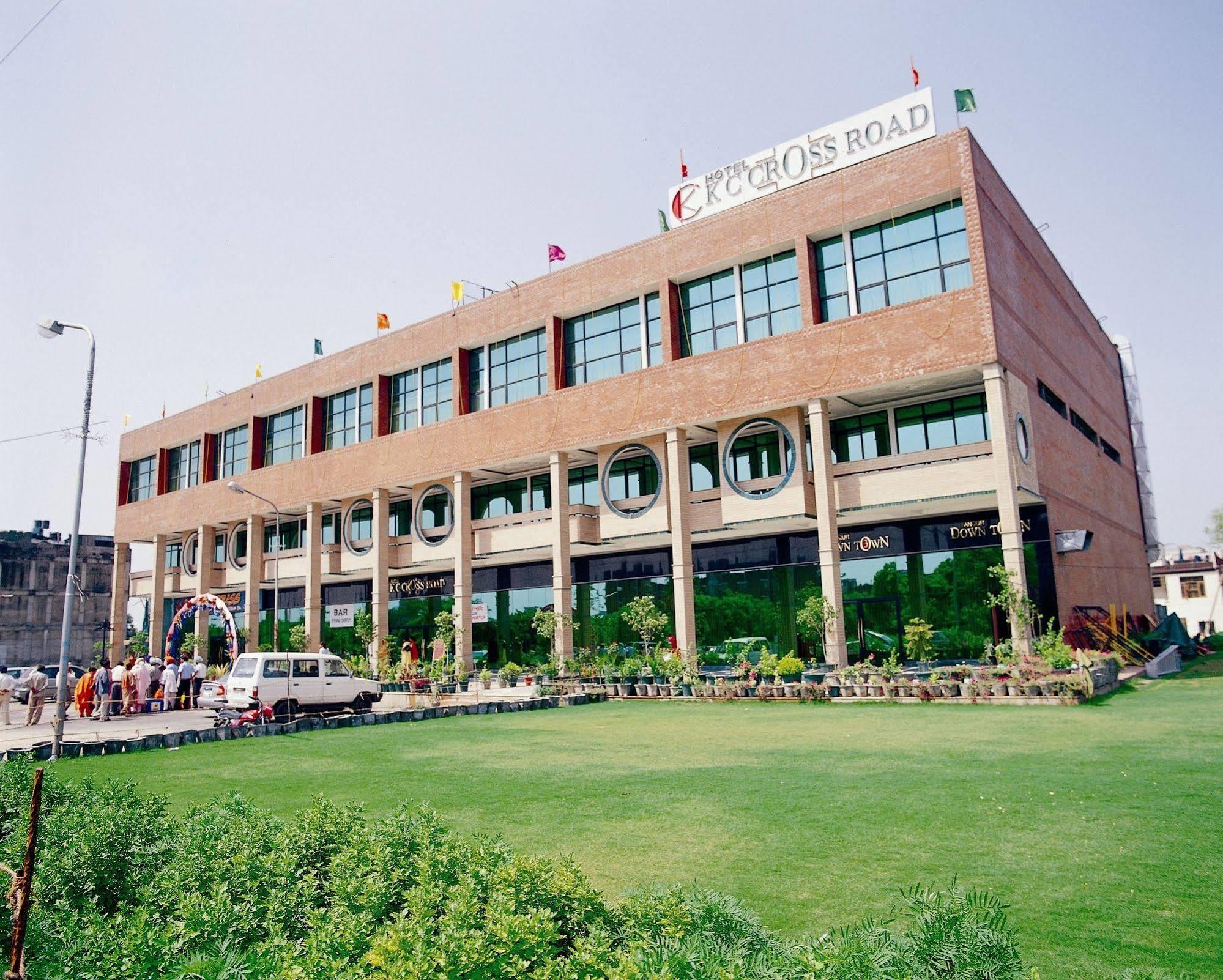 Kc Cross Road Hotel Panchkula Esterno foto