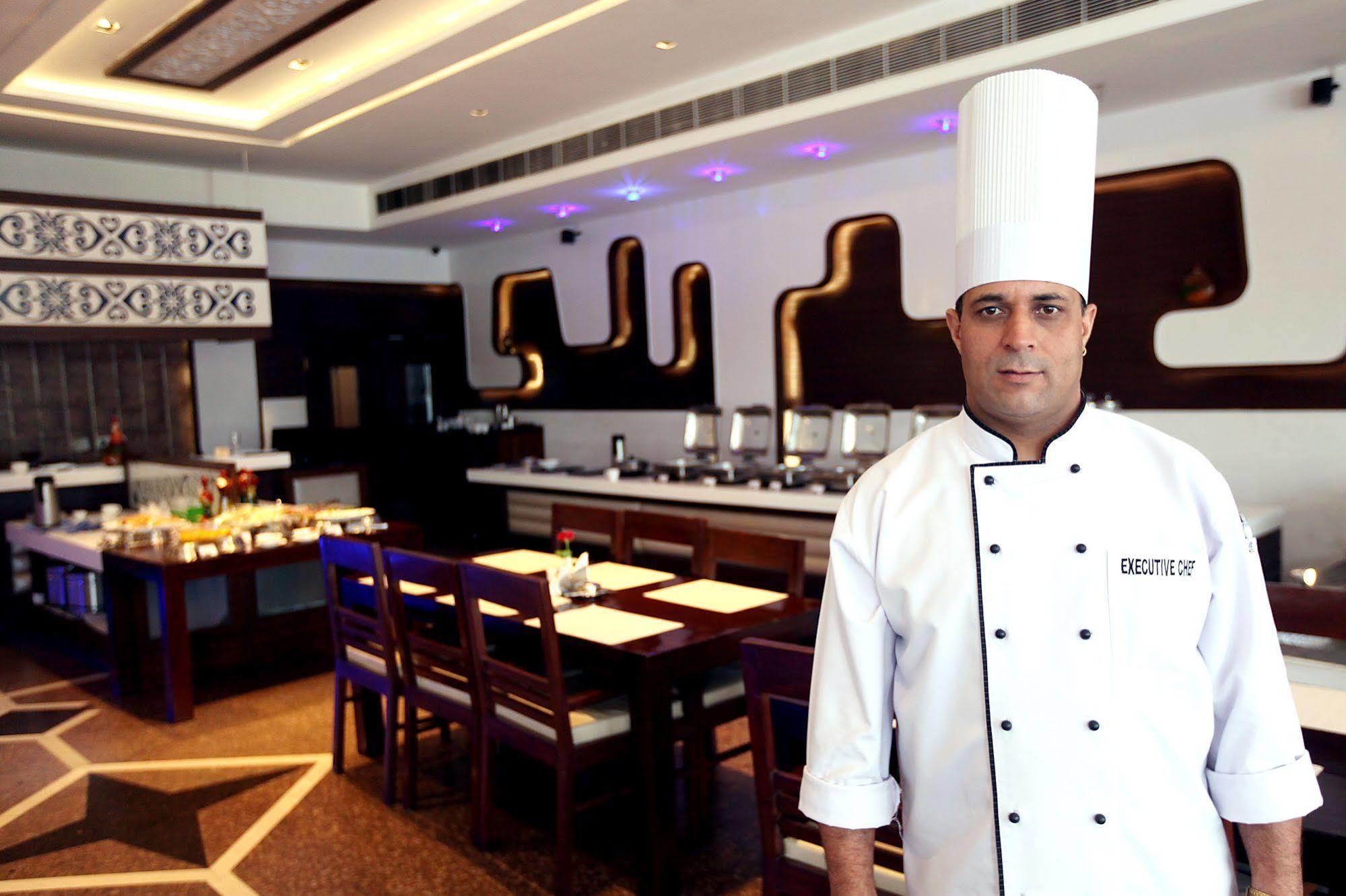 Kc Cross Road Hotel Panchkula Esterno foto