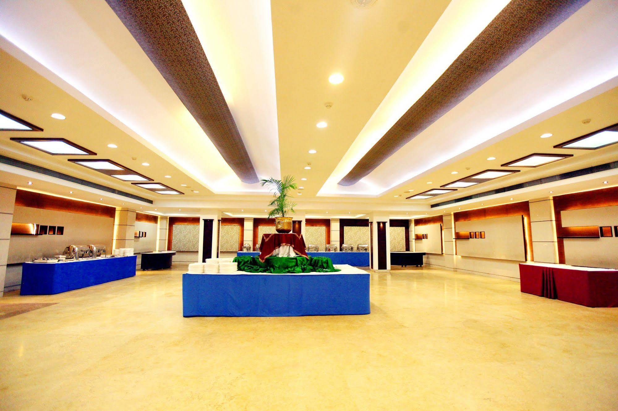 Kc Cross Road Hotel Panchkula Esterno foto